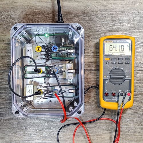 The FS-24-XSC 24 VAC Transformer Secondaries Connecting training aid, showing 2 transformers out of phase.